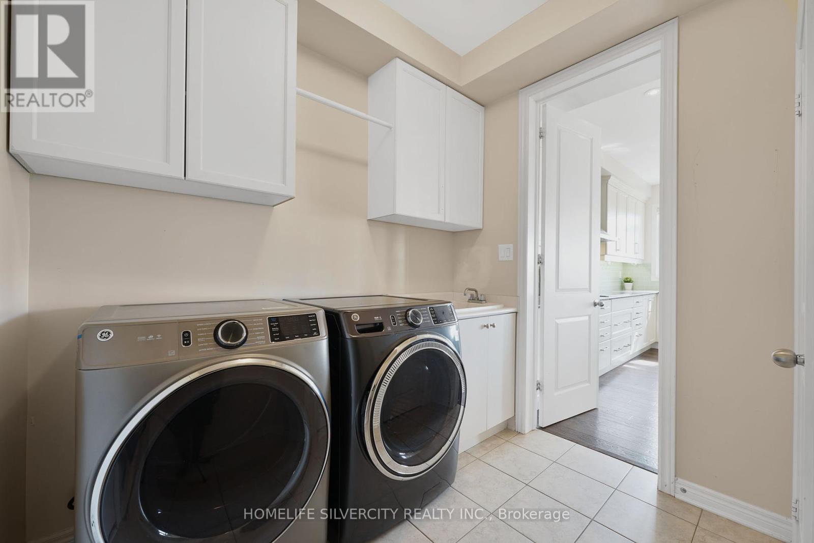Photo 23 of 18 Tysonville Circle, Brampton ON