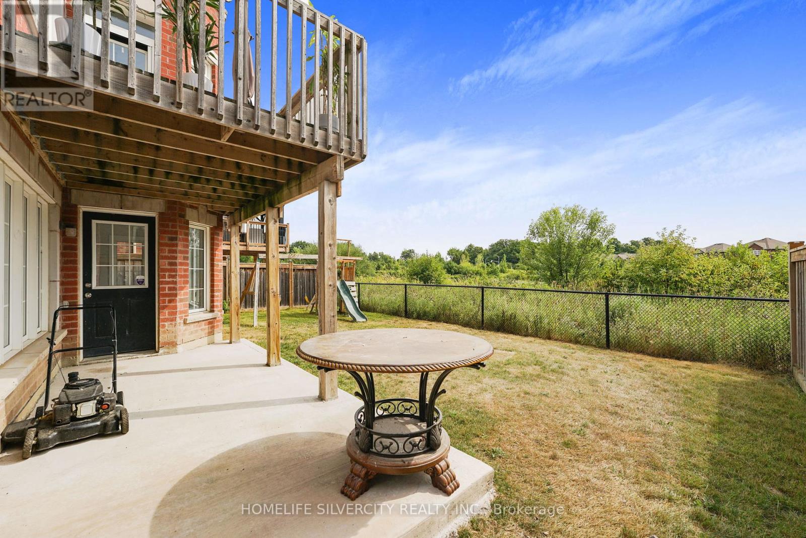 Photo 4 of 18 Tysonville Circle, Brampton ON