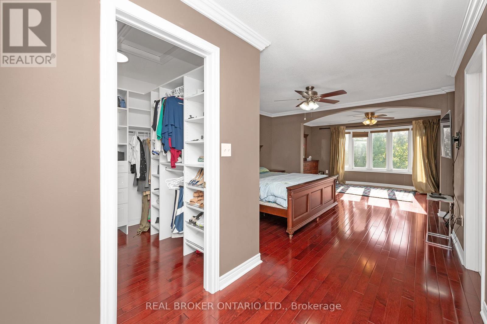 Photo 10 of 7 2295 Rochester Circle, Oakville ON