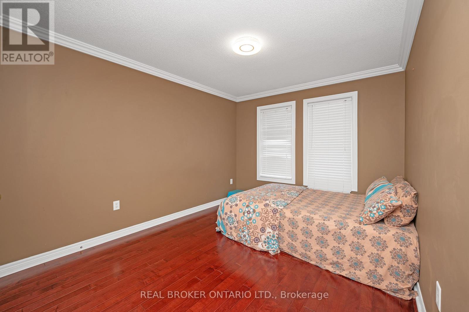 Photo 7 of 7 2295 Rochester Circle, Oakville ON