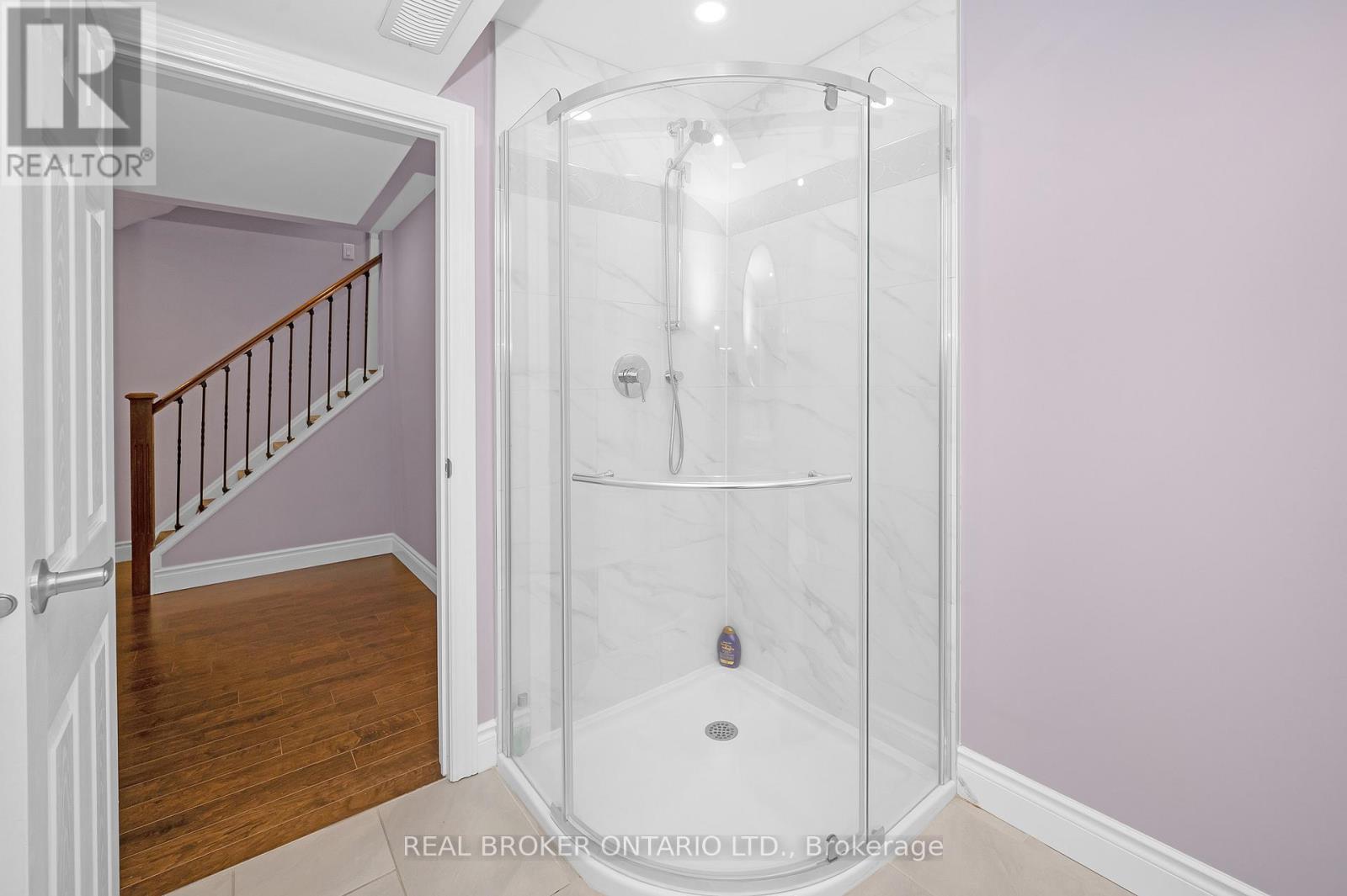 Photo 4 of 7 2295 Rochester Circle, Oakville ON