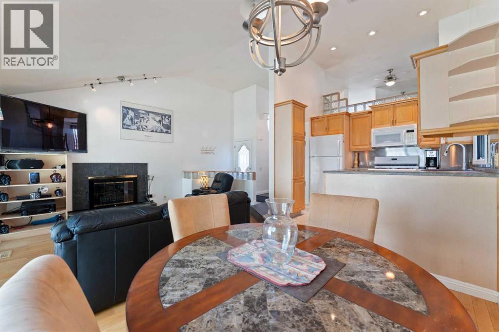 Single Family House 4 Level for Sale in  Templegreen Place NE Temple Calgary 