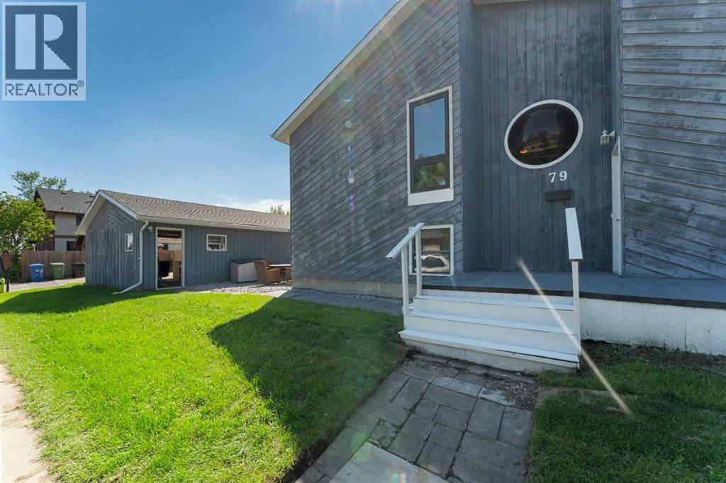 Single Family House 4 Level for Sale in  Templegreen Place NE Temple Calgary 