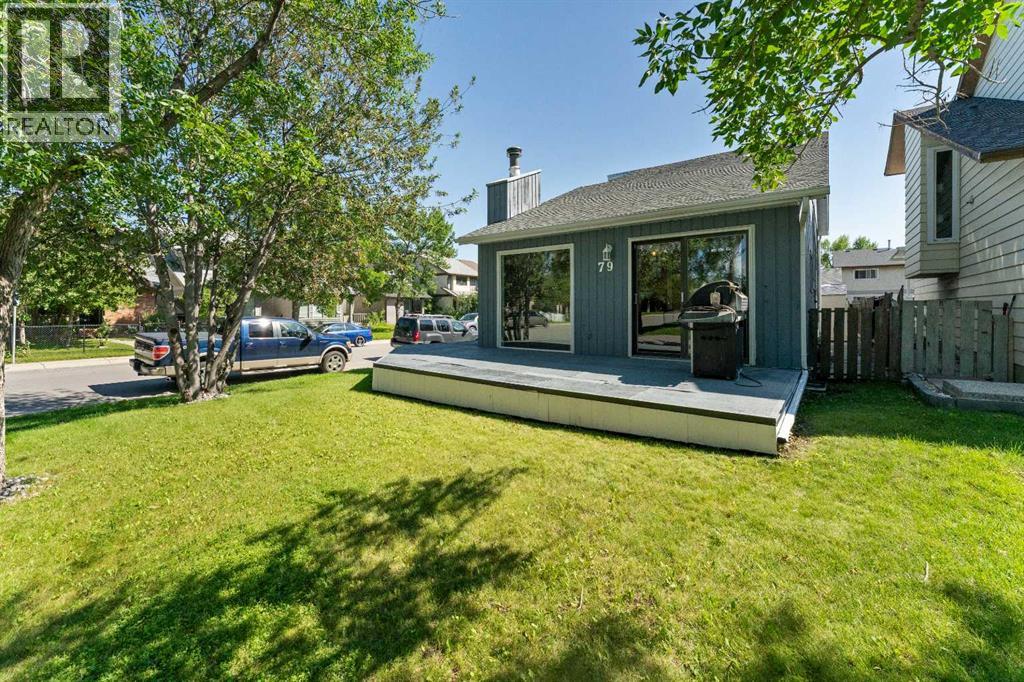 Single Family House 4 Level for Sale in  Templegreen Place NE Temple Calgary 