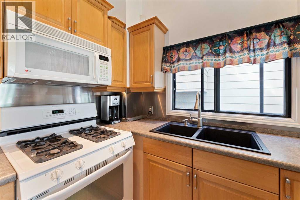 Single Family House 4 Level for Sale in  Templegreen Place NE Temple Calgary 