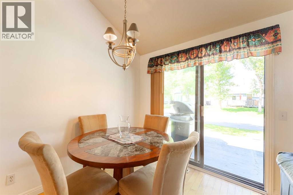 Single Family House 4 Level for Sale in  Templegreen Place NE Temple Calgary 