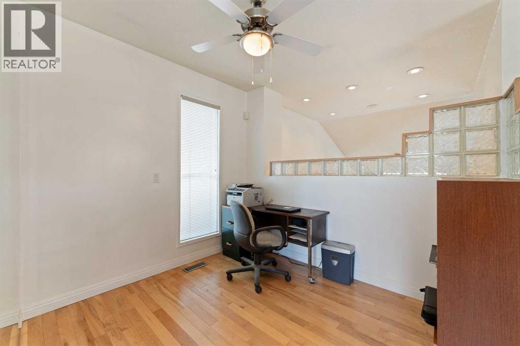 Single Family House 4 Level for Sale in  Templegreen Place NE Temple Calgary 