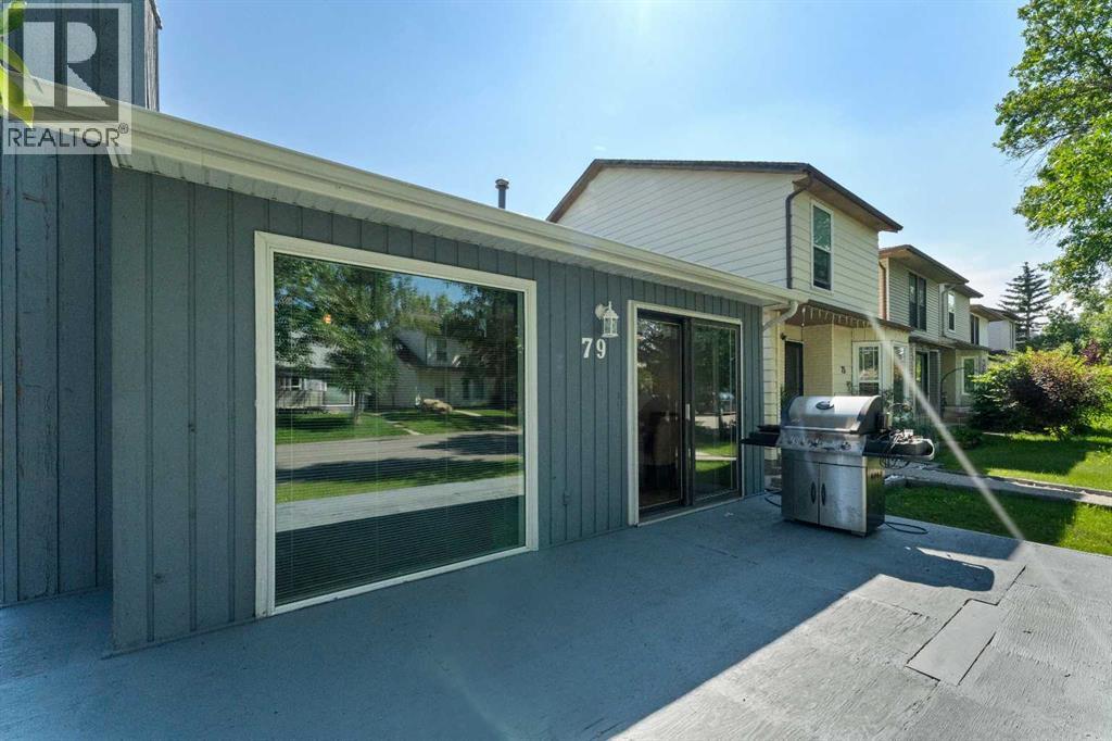 Single Family House 4 Level for Sale in  Templegreen Place NE Temple Calgary 