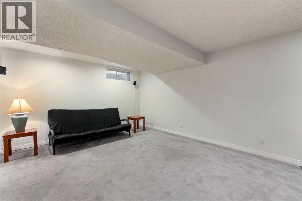 Single Family House 4 Level for Sale in  Templegreen Place NE Temple Calgary 