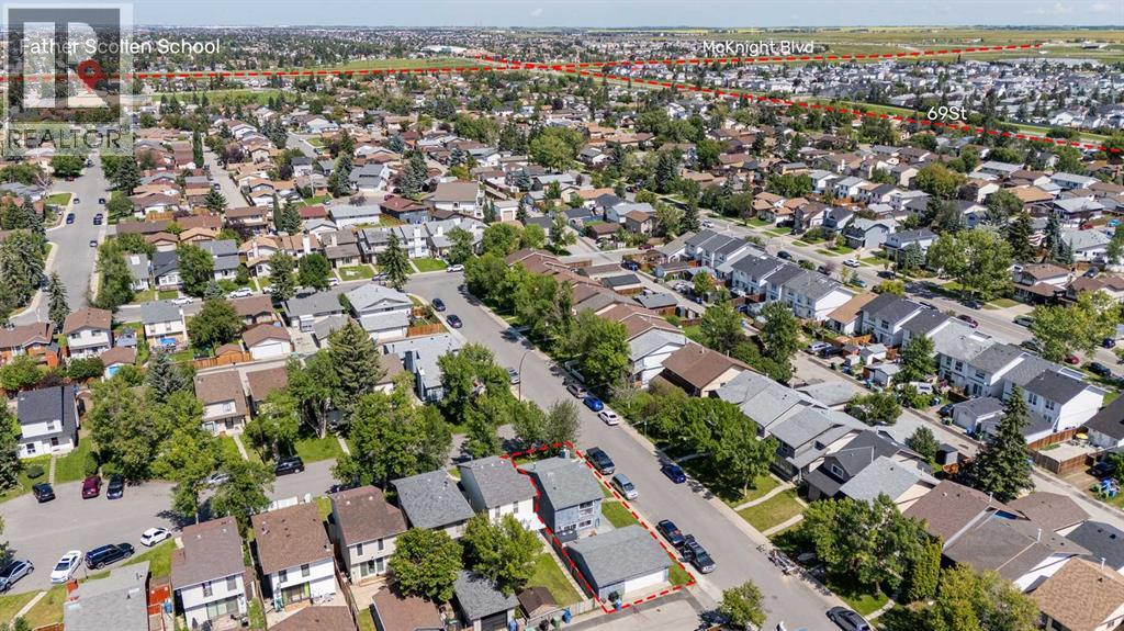 Single Family House 4 Level for Sale in  Templegreen Place NE Temple Calgary 