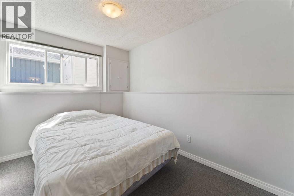 Single Family House 4 Level for Sale in  Templegreen Place NE Temple Calgary 