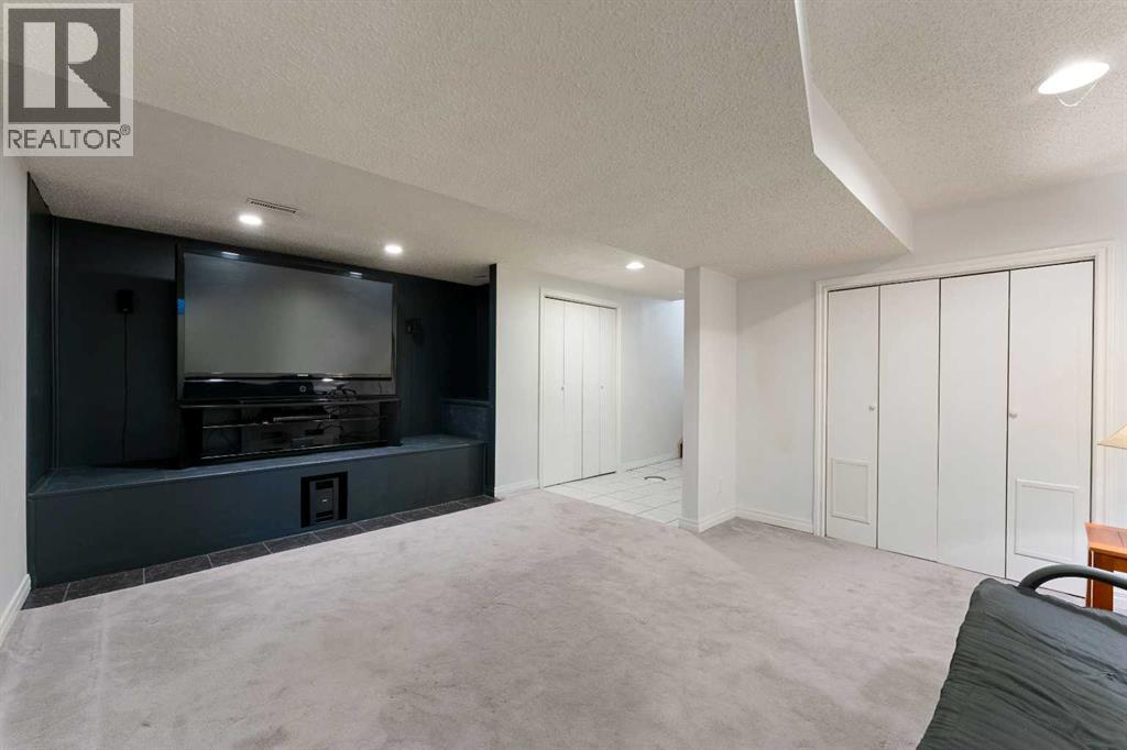 Single Family House 4 Level for Sale in  Templegreen Place NE Temple Calgary 