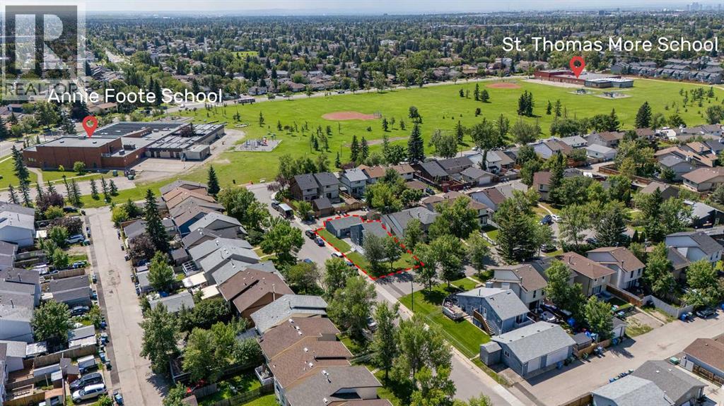 Single Family House 4 Level for Sale in  Templegreen Place NE Temple Calgary 