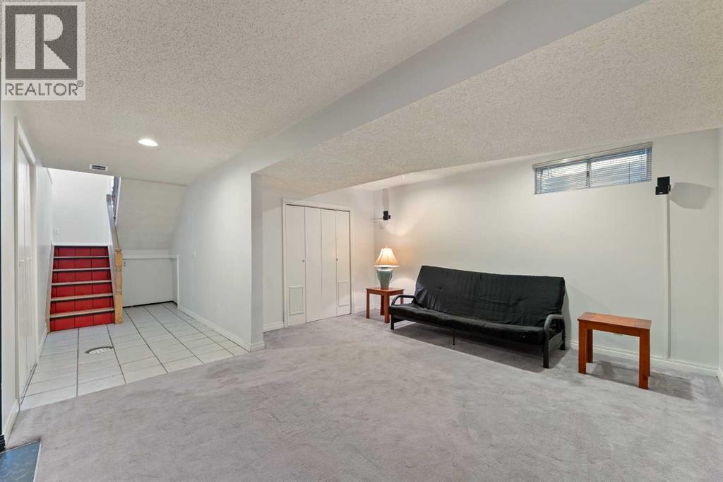 Single Family House 4 Level for Sale in  Templegreen Place NE Temple Calgary 