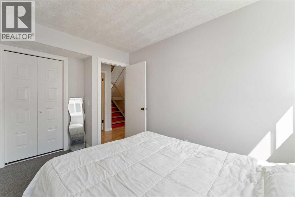 Single Family House 4 Level for Sale in  Templegreen Place NE Temple Calgary 