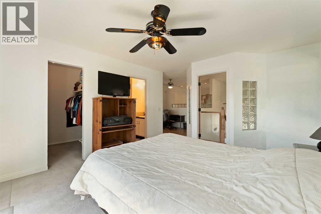 Single Family House 4 Level for Sale in  Templegreen Place NE Temple Calgary 
