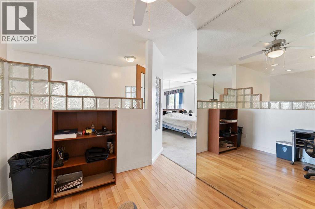 Single Family House 4 Level for Sale in  Templegreen Place NE Temple Calgary 
