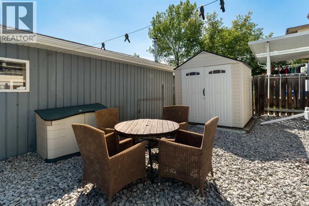 Single Family House 4 Level for Sale in  Templegreen Place NE Temple Calgary 