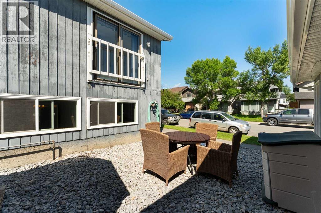 Single Family House 4 Level for Sale in  Templegreen Place NE Temple Calgary 