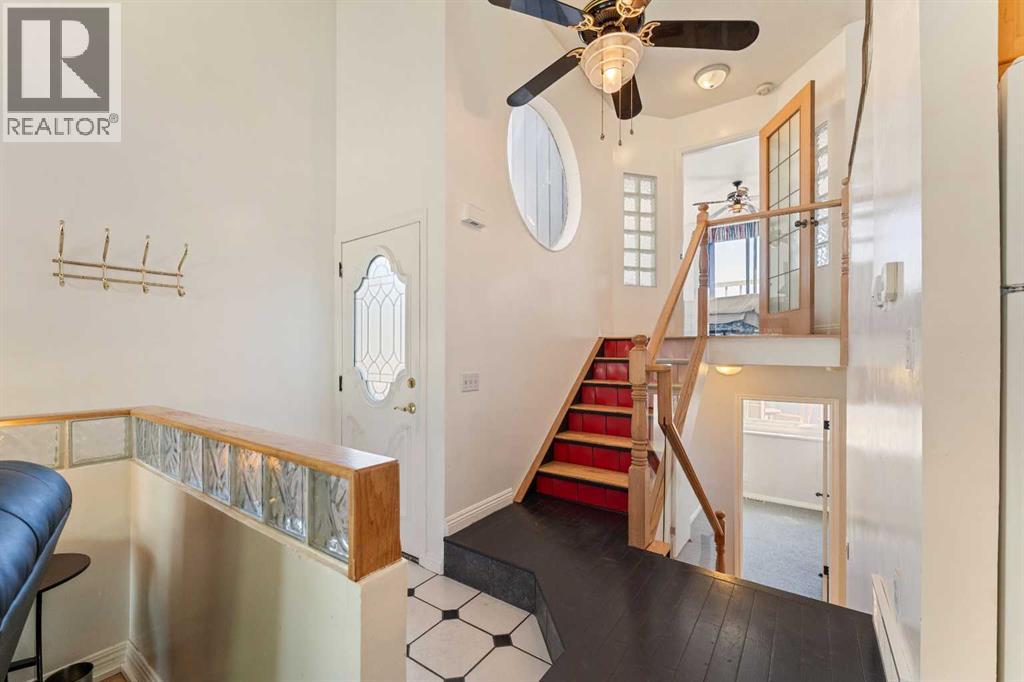 Single Family House 4 Level for Sale in  Templegreen Place NE Temple Calgary 