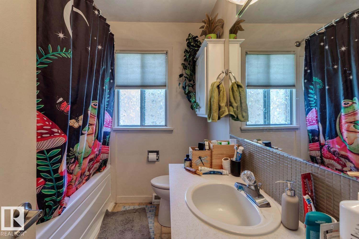 Photo 11 of 10915 60 Av Nw, Edmonton AB