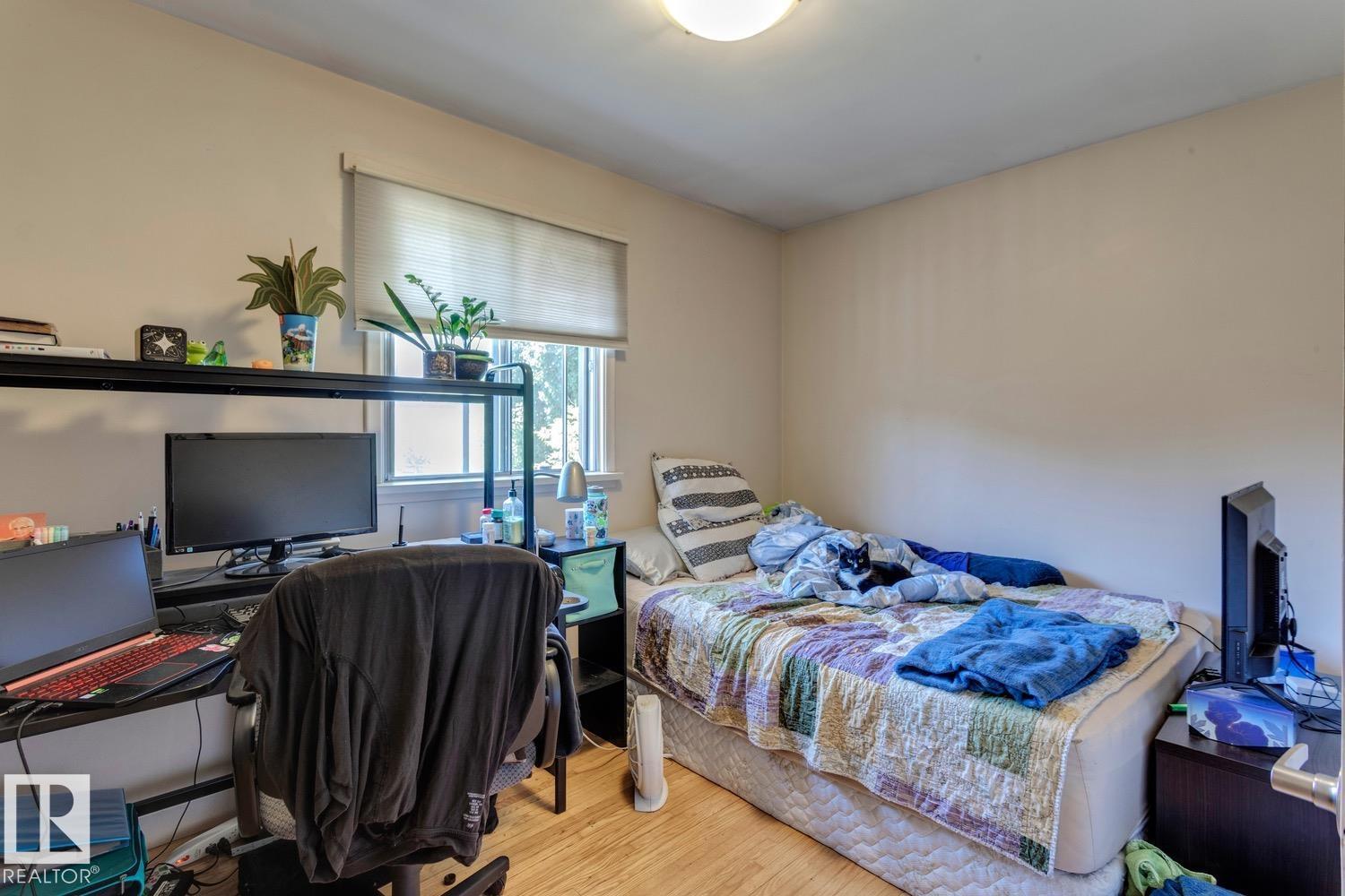 Photo 13 of 10915 60 Av Nw, Edmonton AB