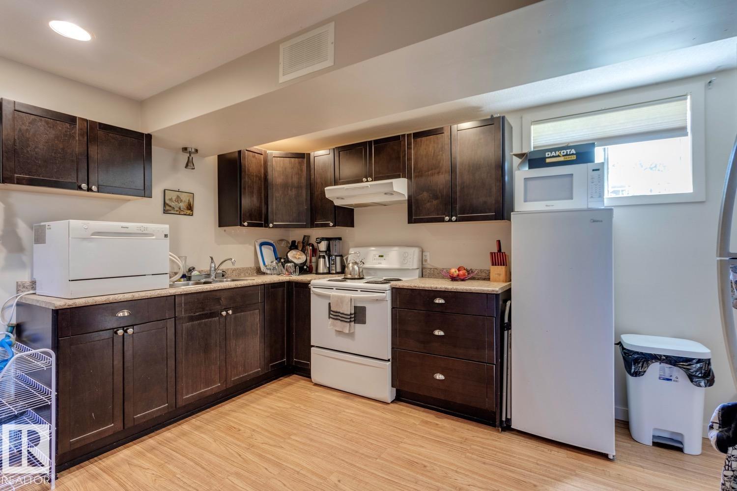 Photo 14 of 10915 60 Av Nw, Edmonton AB