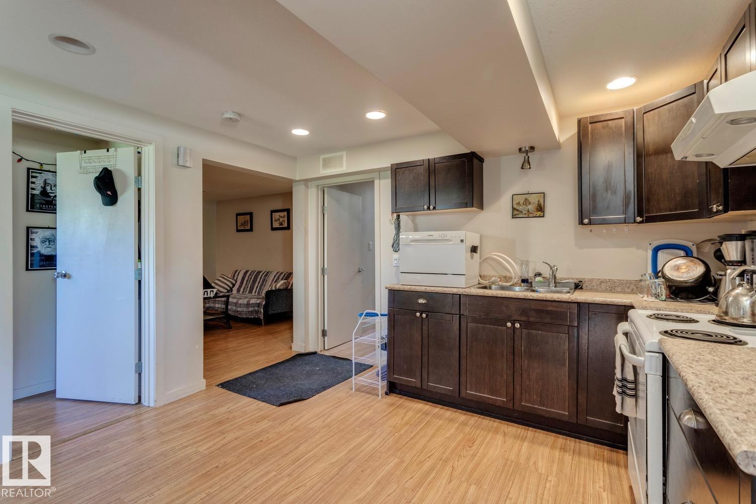 Photo 17 of 10915 60 Av Nw, Edmonton AB