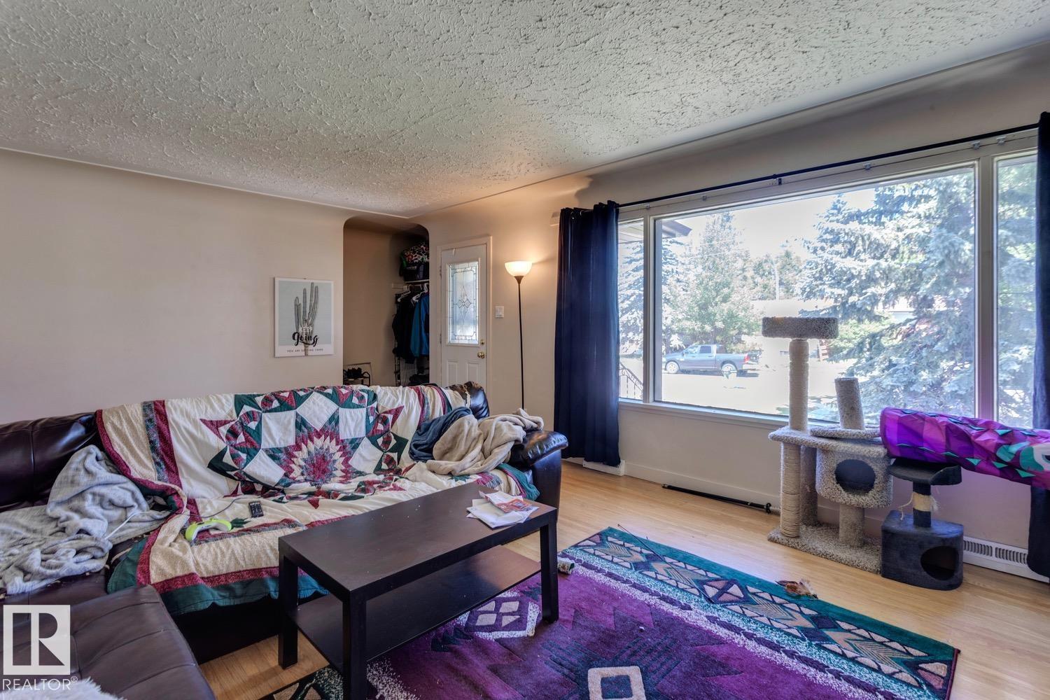 Photo 4 of 10915 60 Av Nw, Edmonton AB