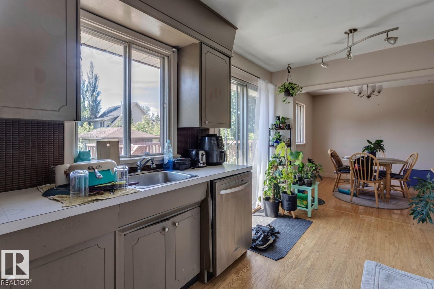 Photo 7 of 10915 60 Av Nw, Edmonton AB