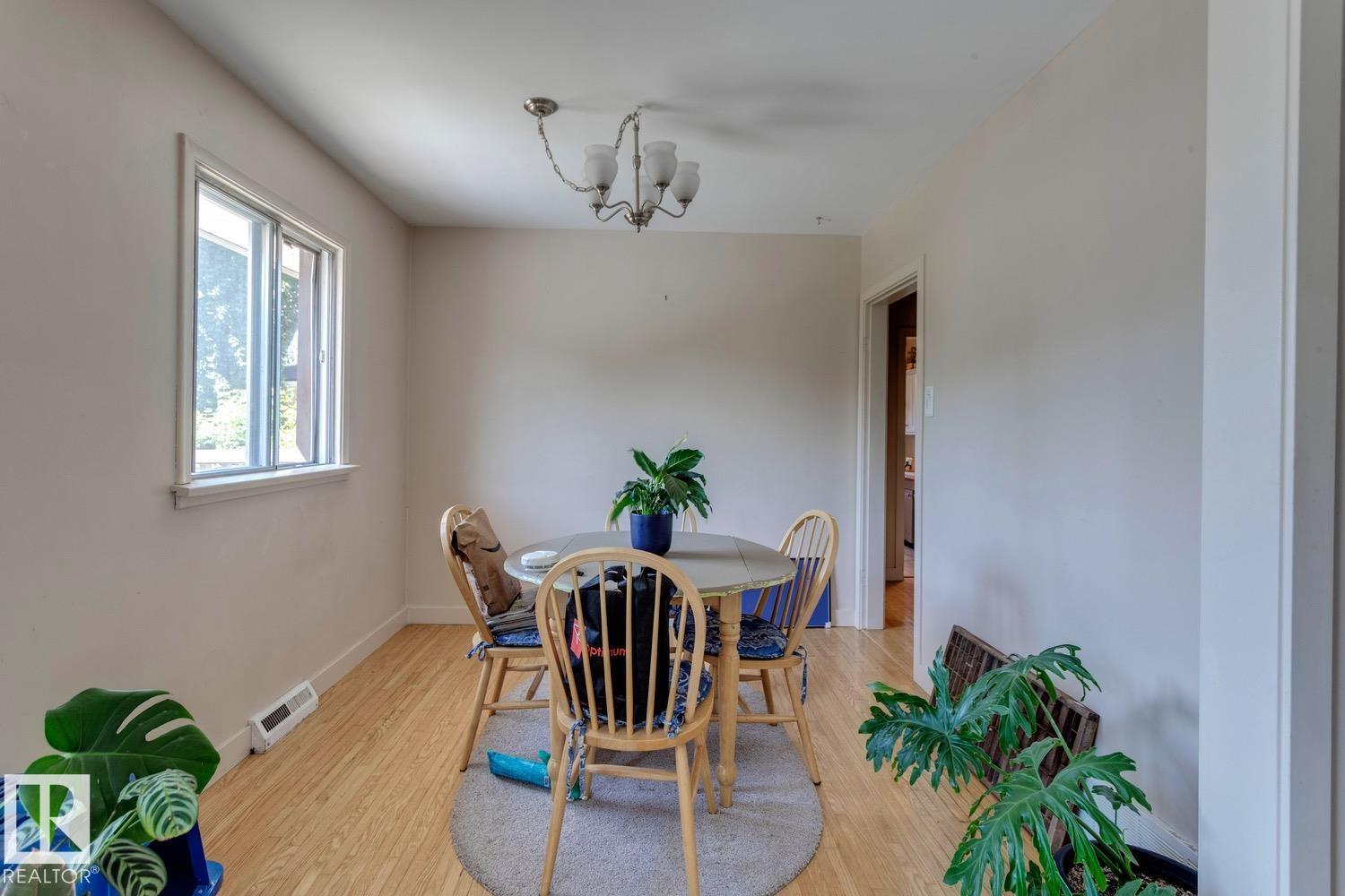 Photo 8 of 10915 60 Av Nw, Edmonton AB