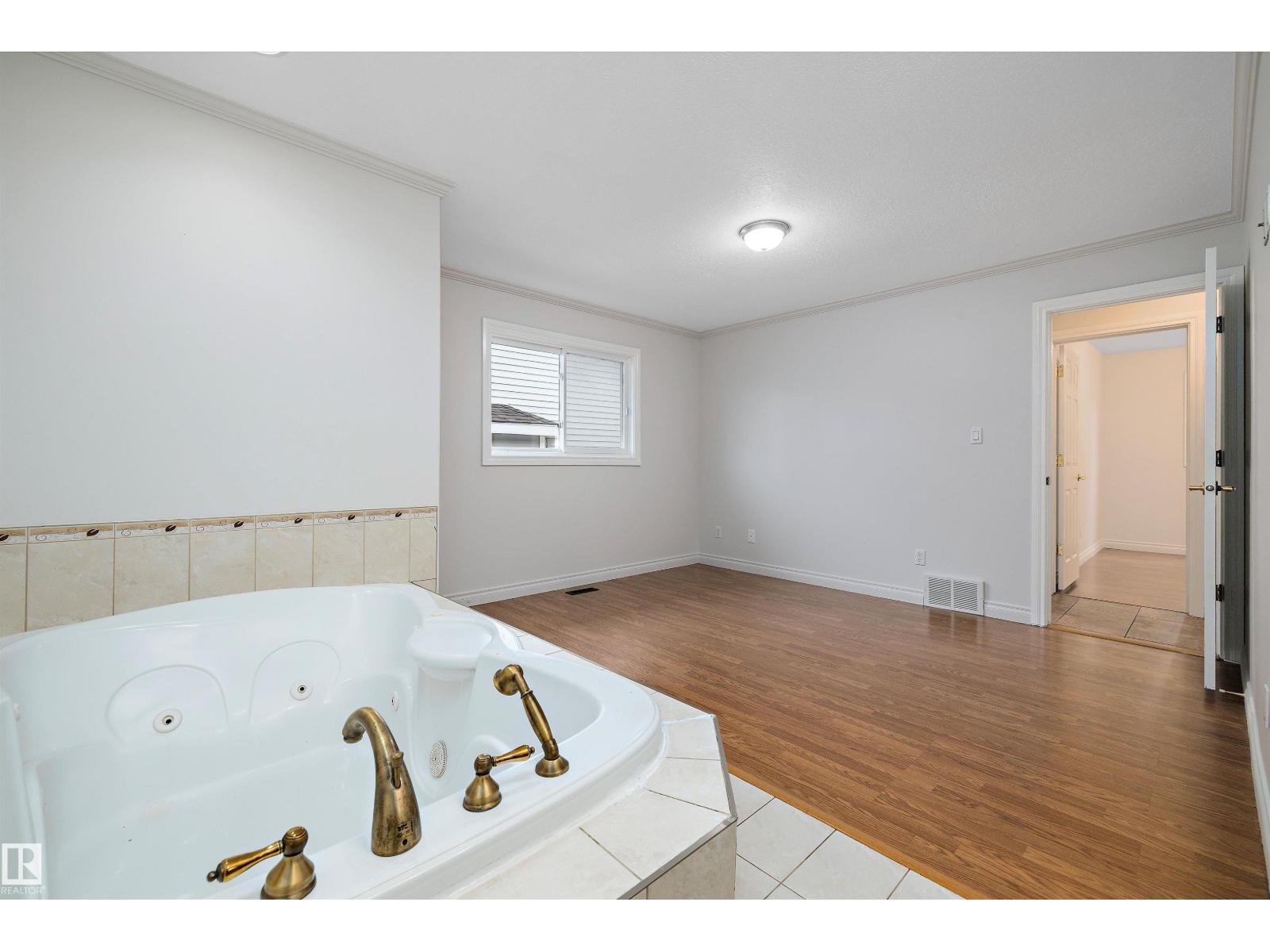 Photo 28 of 50 Mckean Wy, Spruce Grove AB