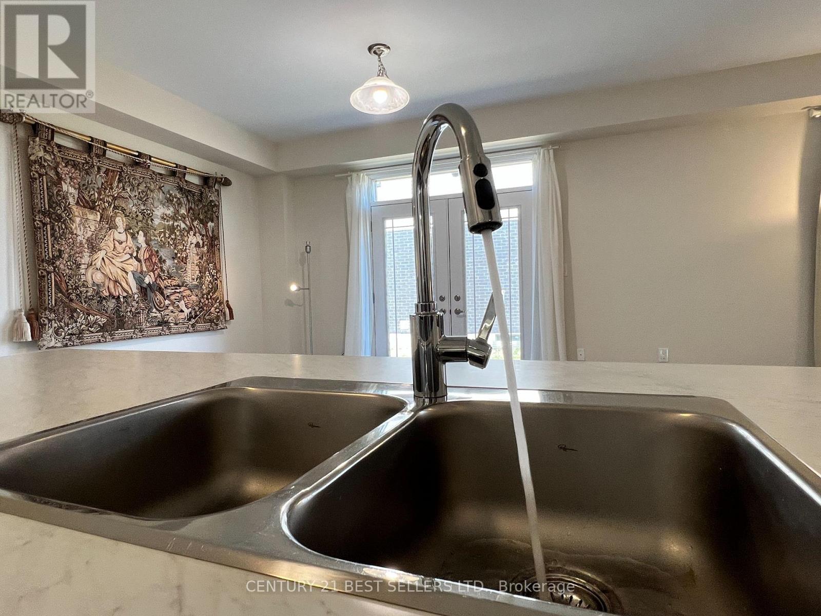 Photo 9 of 89 Higgins Avenue, Thorold ON