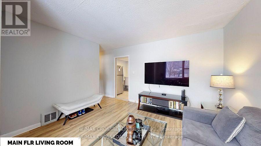 Photo 4 of 260 Connaught Avenue, Toronto ON