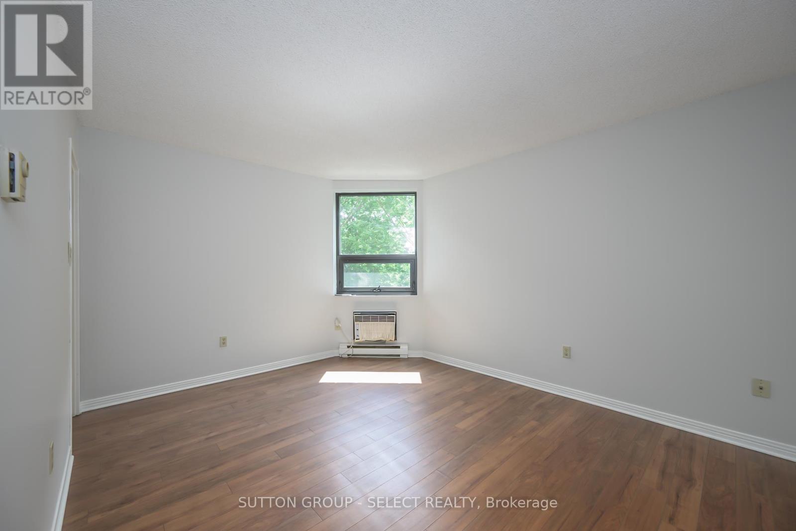 Photo 5 of 304 549 Ridout Street N, London East ON