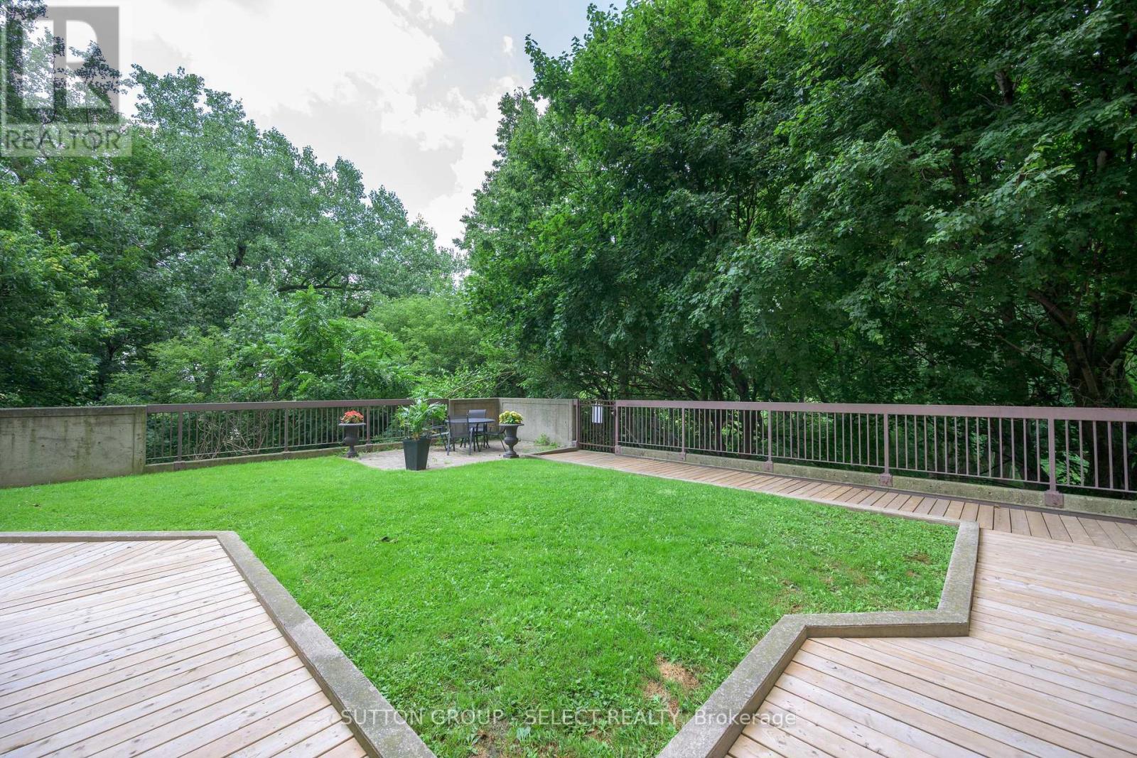 Photo 8 of 304 549 Ridout Street N, London East ON