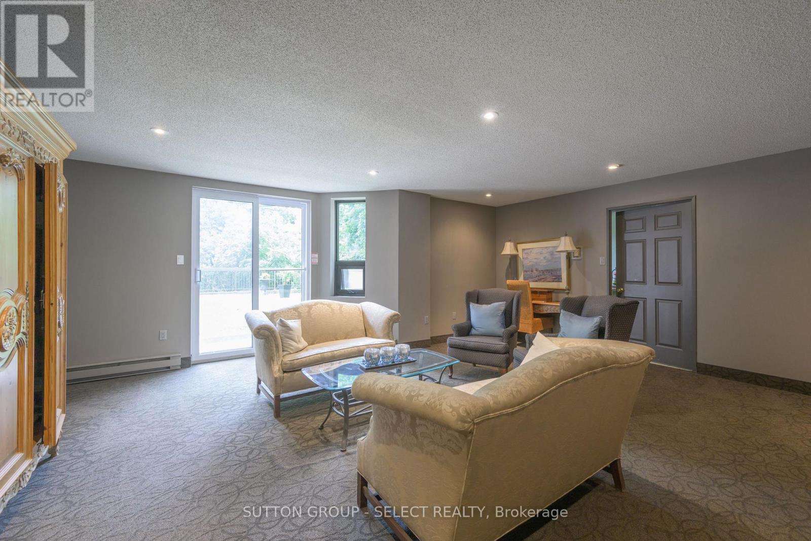 Photo 14 of 304 549 Ridout Street N, London East ON