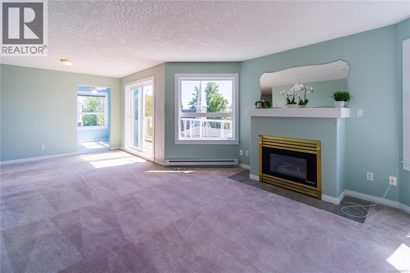 303 2440 Oakville Avenue, Sidney