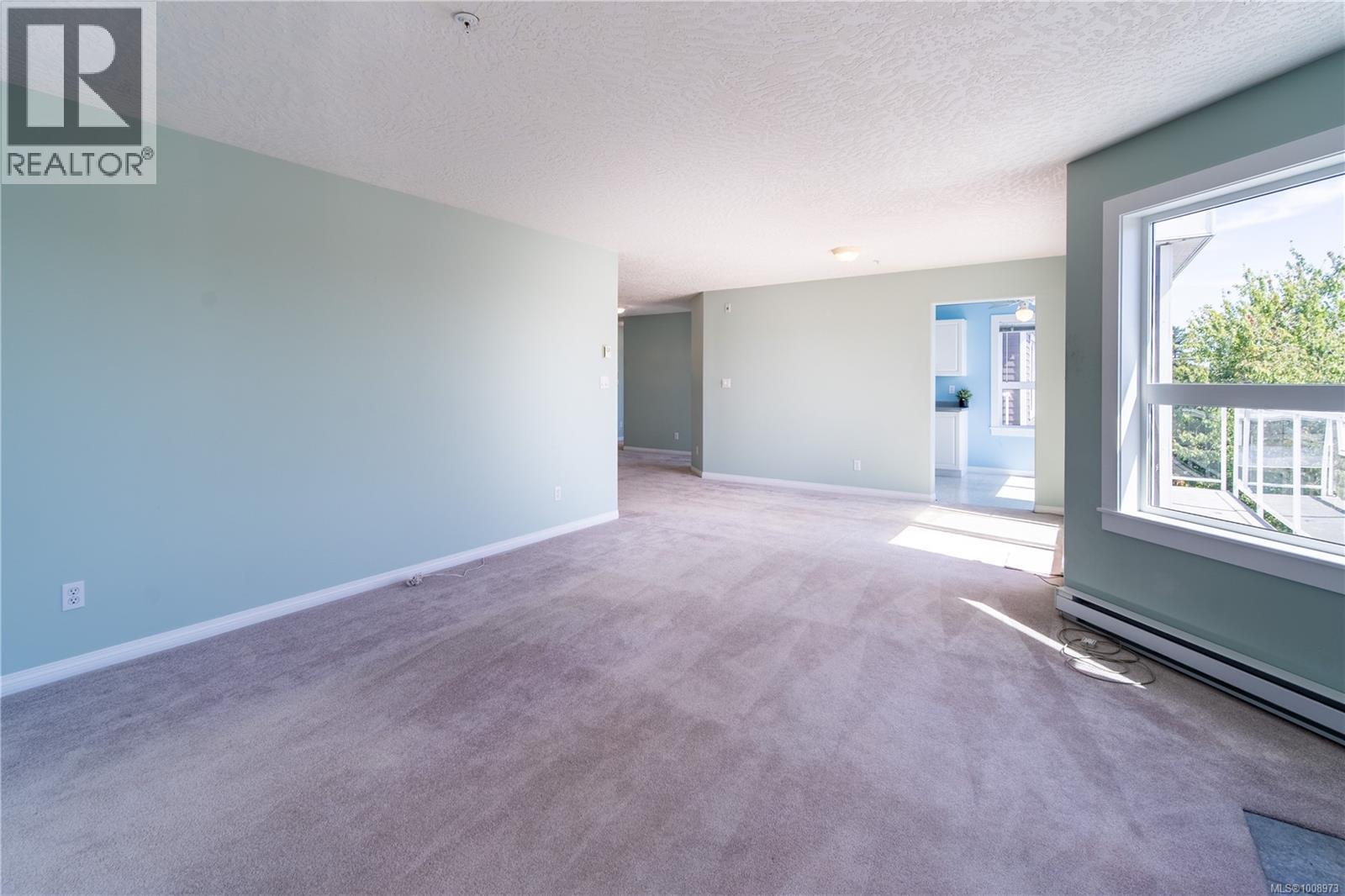 303 2440 Oakville Avenue, Sidney