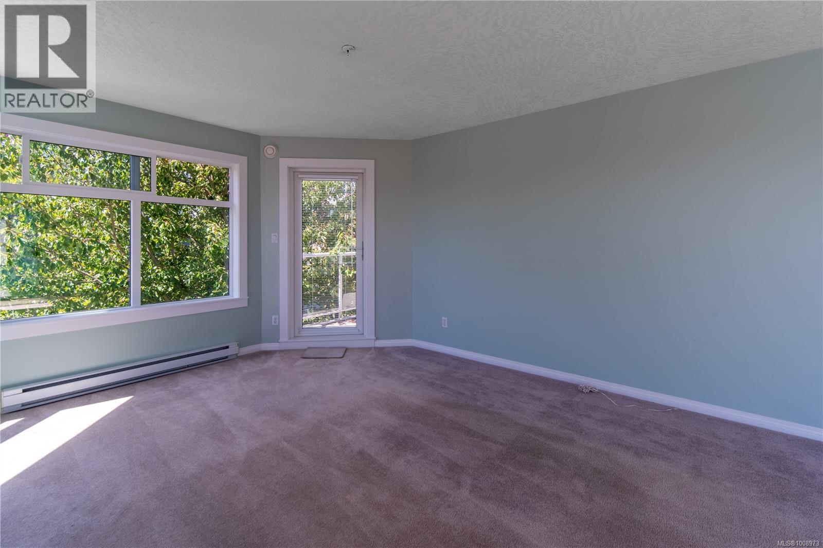 303 2440 Oakville Avenue, Sidney