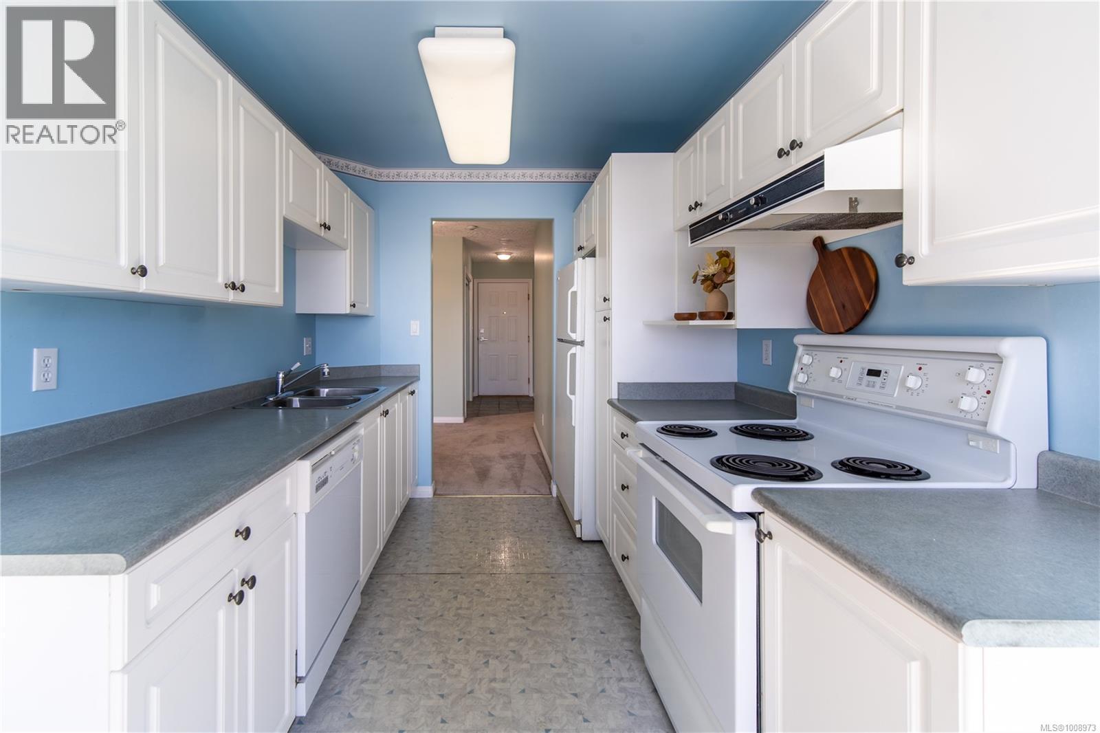 303 2440 Oakville Avenue, Sidney