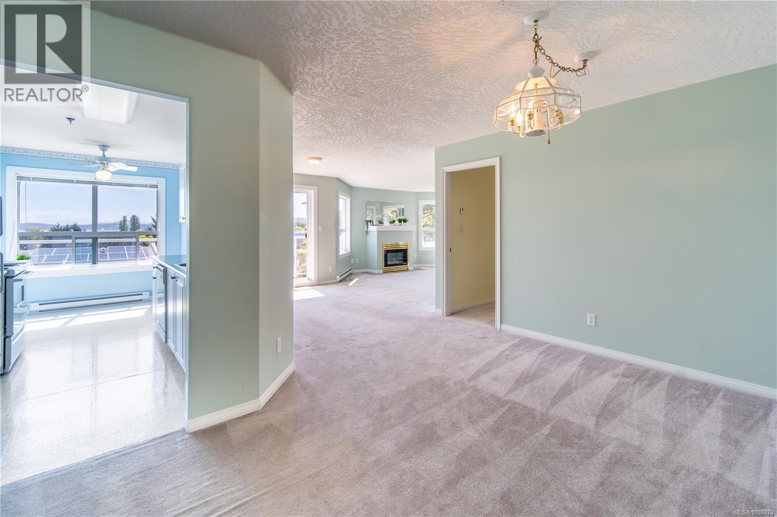 303 2440 Oakville Avenue, Sidney