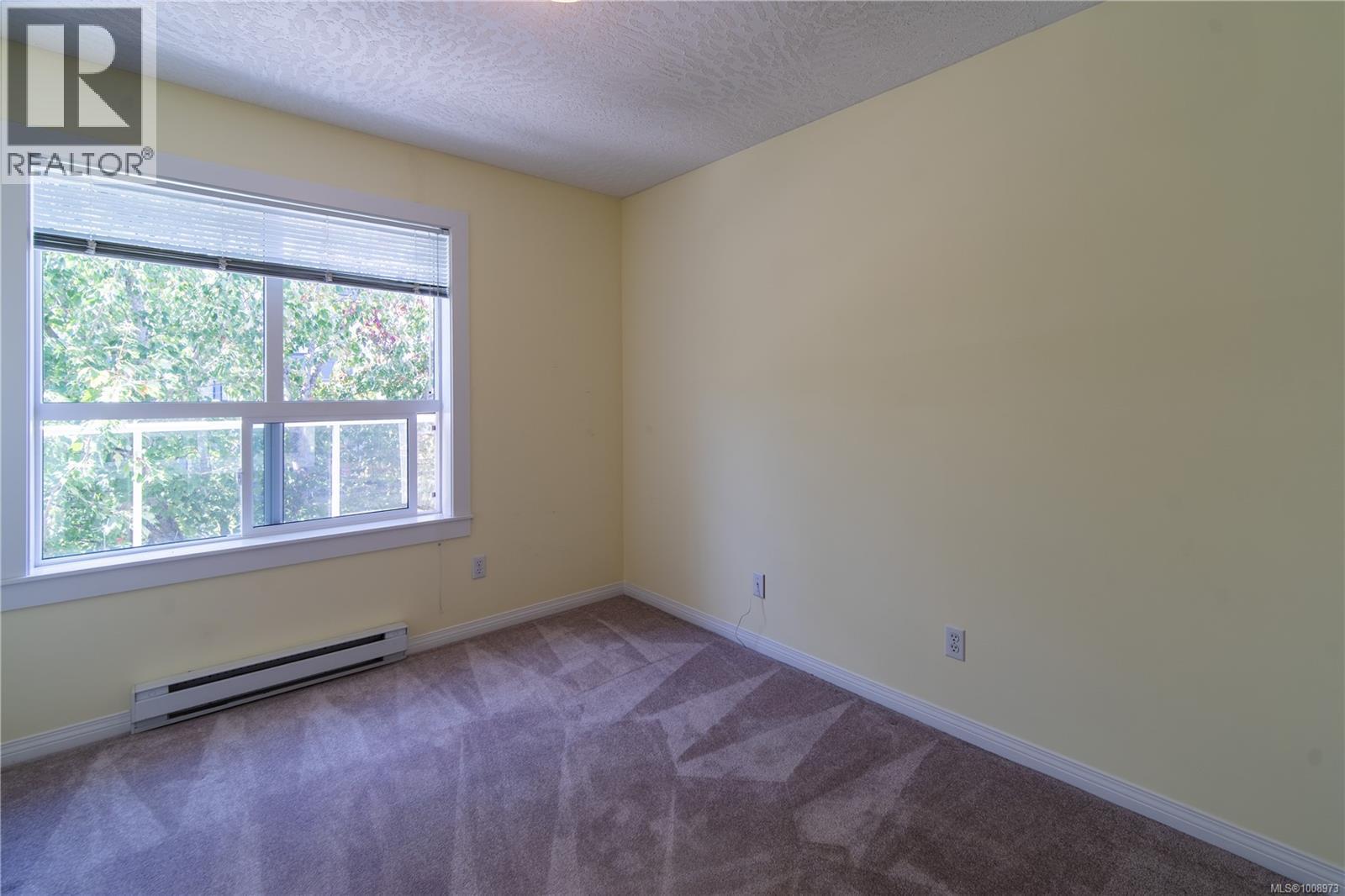 303 2440 Oakville Avenue, Sidney