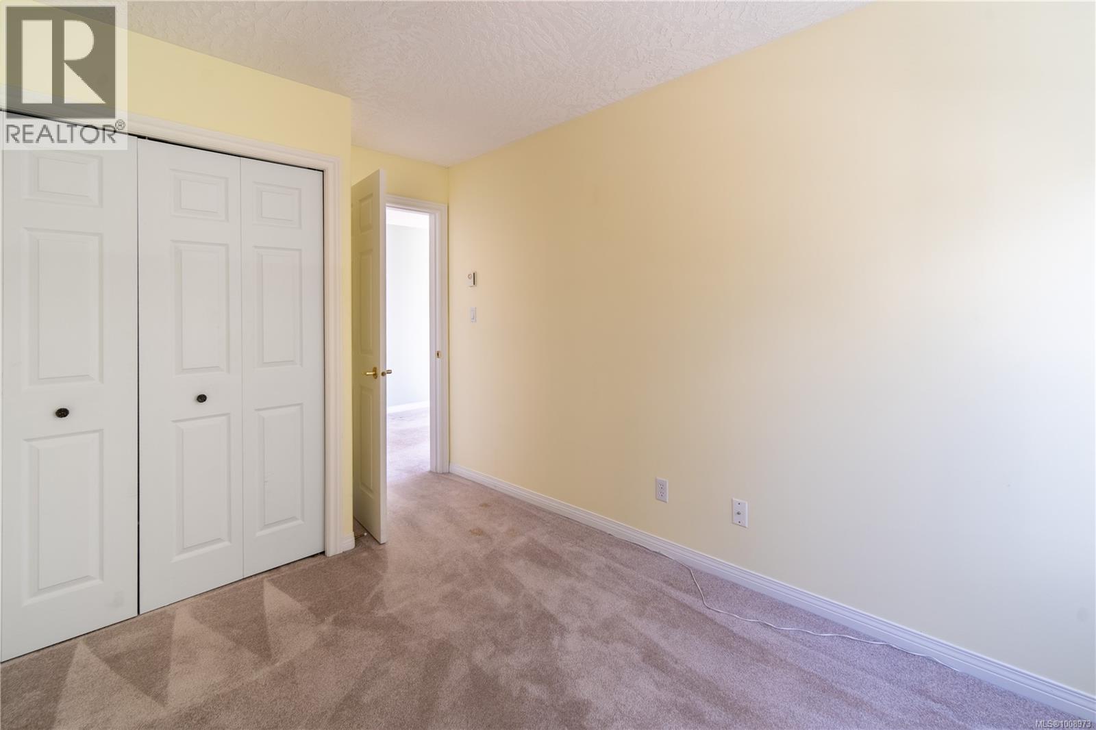 303 2440 Oakville Avenue, Sidney