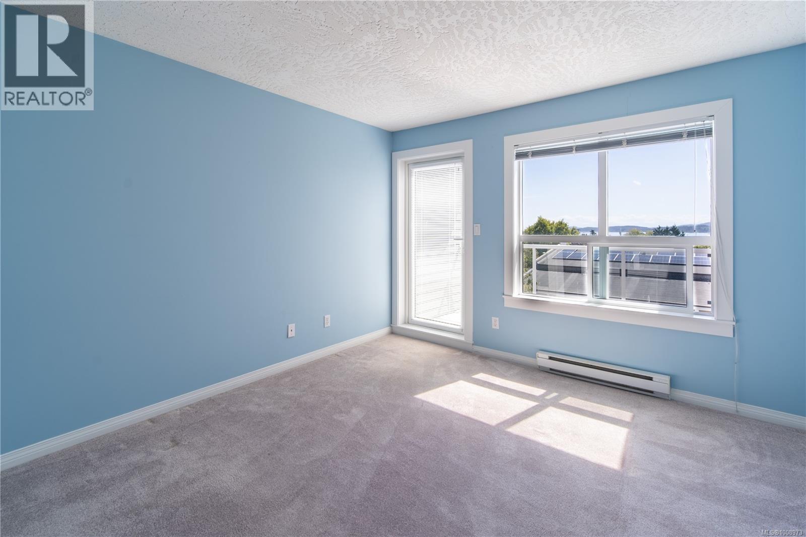 303 2440 Oakville Avenue, Sidney