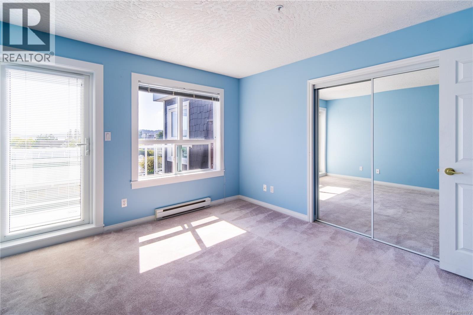 303 2440 Oakville Avenue, Sidney