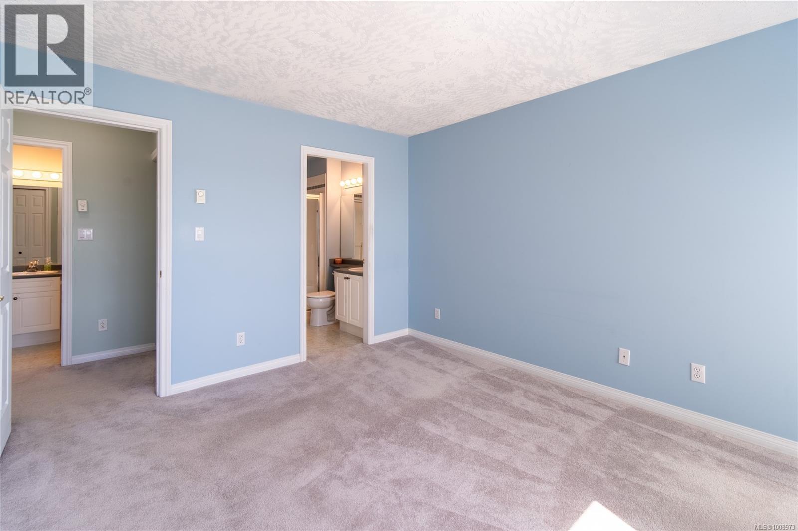 303 2440 Oakville Avenue, Sidney