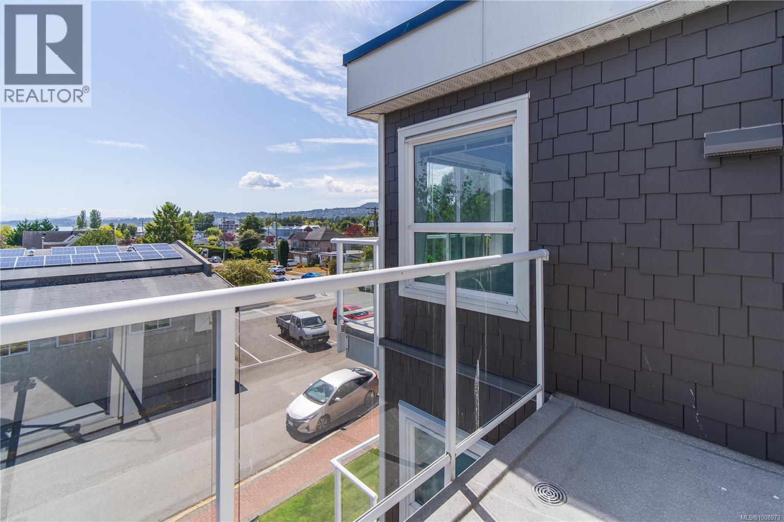 303 2440 Oakville Avenue, Sidney
