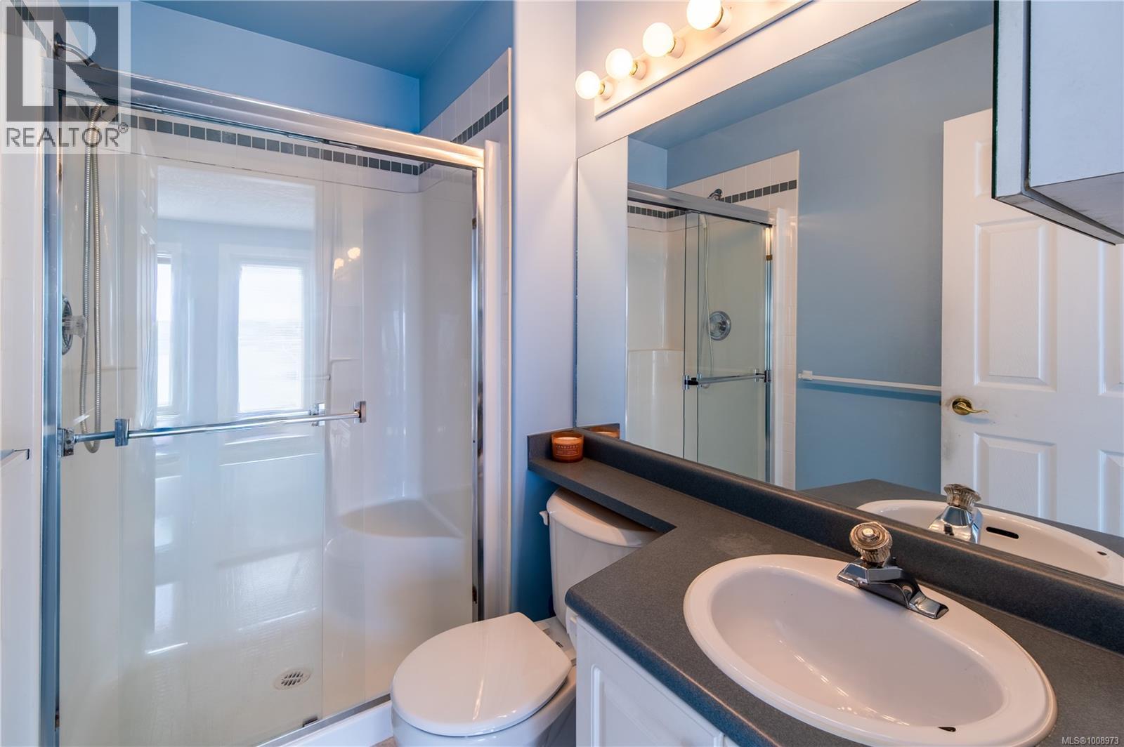 303 2440 Oakville Avenue, Sidney