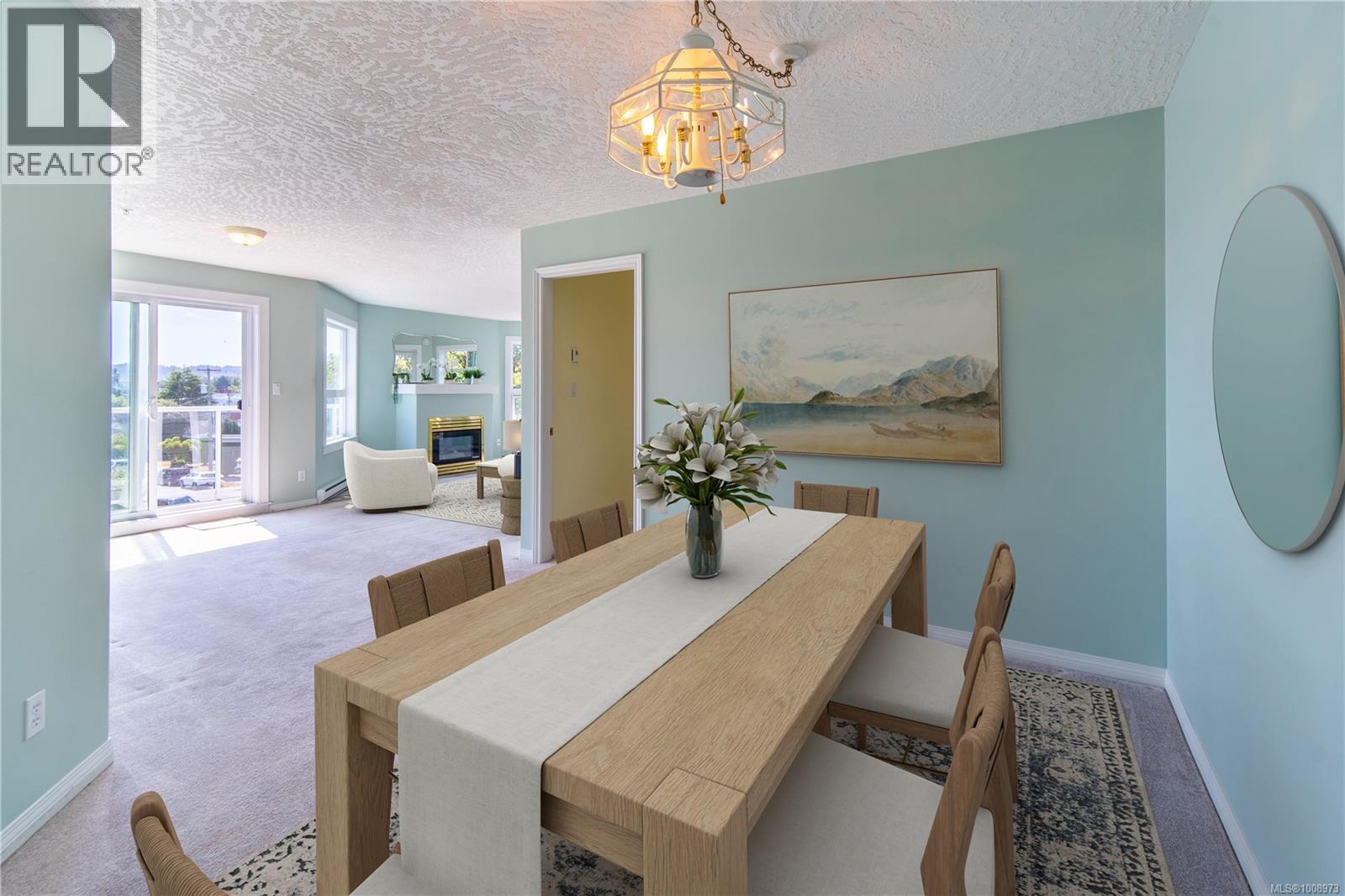 303 2440 Oakville Avenue, Sidney